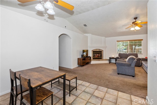 Detail Gallery Image 14 of 35 For 18904 Madrone, Hesperia,  CA 92345 - 4 Beds | 2 Baths