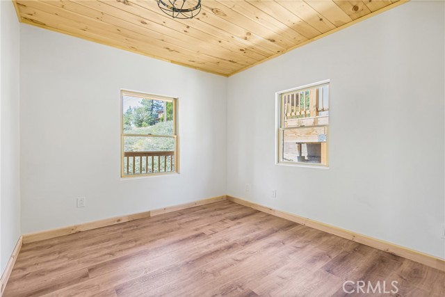 33149 Holcomb Creek Drive, Green Valley Lake CA: https://media.crmls.org/medias/8b61627e-9d1e-429c-bdda-dc38b4116fd5.jpg