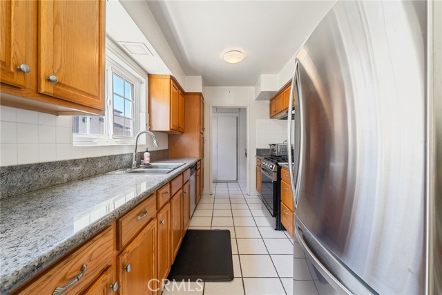 7426 Lemp Avenue, North Hollywood CA: https://media.crmls.org/medias/8b618528-bfd7-43a9-8461-d547a74a7b45.jpg