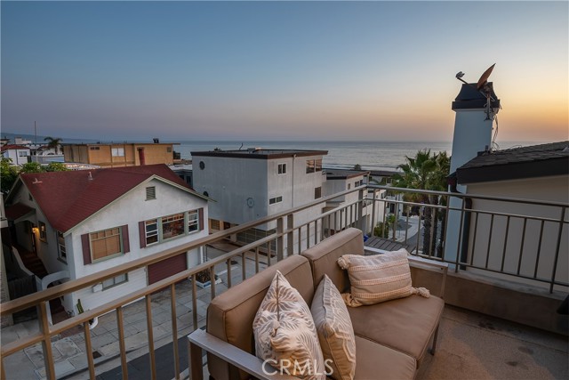 221 36th Street, Manhattan Beach, California 90266, 3 Bedrooms Bedrooms, ,3 BathroomsBathrooms,Residential,Sold,36th,SB22069794