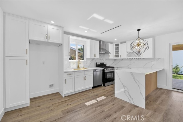 Detail Gallery Image 10 of 49 For 7055 Fallbrook Ave, West Hills,  CA 91307 - 4 Beds | 2 Baths