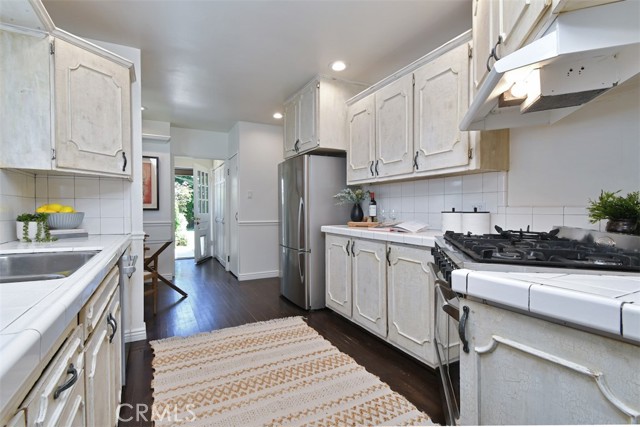 4058 Shadyglade Avenue, Studio City CA: https://media.crmls.org/medias/8b620bcd-4494-4411-847d-37ae88e2e8ac.jpg