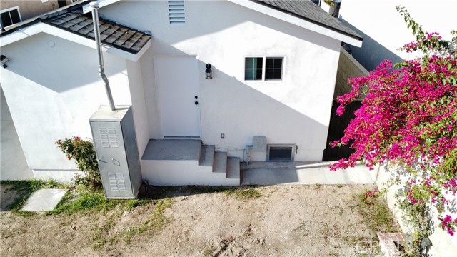 Detail Gallery Image 6 of 21 For 1402 E O, Wilmington,  CA 90744 - 4 Beds | 2 Baths