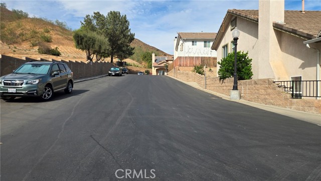 Detail Gallery Image 16 of 26 For 11852 N Birch Grove, Sylmar,  CA 91342 - 5 Beds | 3/1 Baths