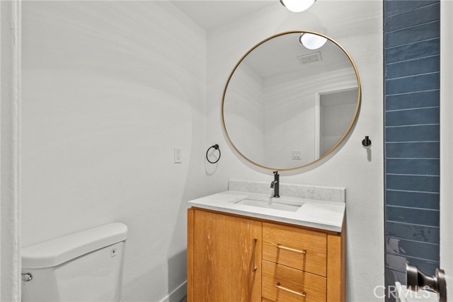 Detail Gallery Image 16 of 30 For 5400 Newcastle, Encino,  CA 91316 - 2 Beds | 2 Baths