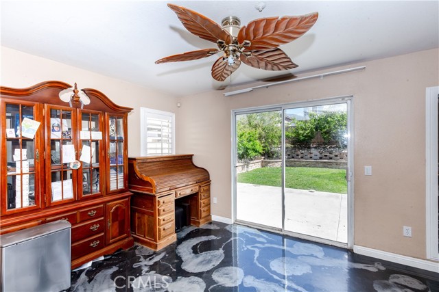 Detail Gallery Image 12 of 27 For 14998 Mustang Ln, Fontana,  CA 92336 - 3 Beds | 2/1 Baths