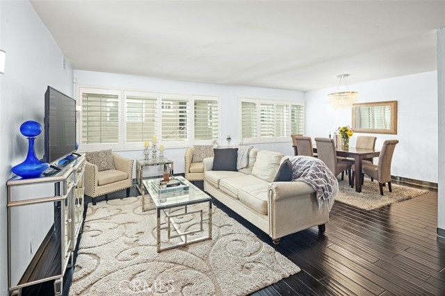 Detail Gallery Image 12 of 26 For 1121 N Olive Dr #209,  West Hollywood,  CA 90069 - 2 Beds | 2 Baths