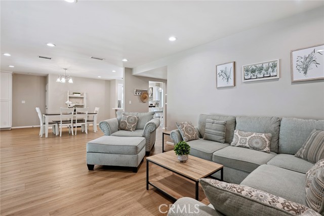 5929 Adler Avenue, Woodland Hills CA: https://media.crmls.org/medias/8b6891fb-8ed3-40ee-92d4-ea38ecb70d95.jpg