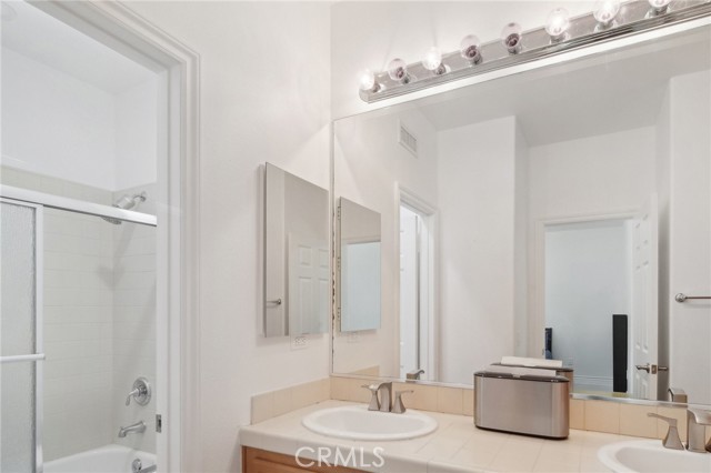25422 Magnolia Lane, Stevenson Ranch CA: https://media.crmls.org/medias/8b68c124-6473-47e4-a1c2-7632ea590d21.jpg