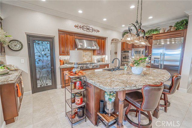 Detail Gallery Image 15 of 75 For 26524 Valley Oak Ln, Valencia,  CA 91381 - 5 Beds | 5/1 Baths