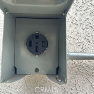 https://media.crmls.org/medias/8b6a6c4e-e5f5-4881-bbd0-69b3a8ace5a7.jpg?preset=X-Large