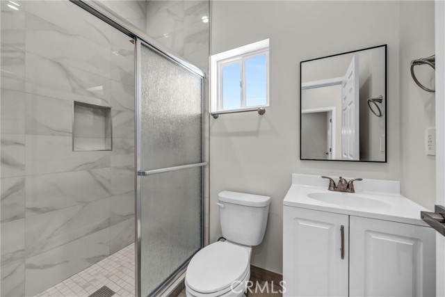 Detail Gallery Image 12 of 21 For 9998 1/2 Louise Ave, Northridge,  CA 91325 - 2 Beds | 2 Baths