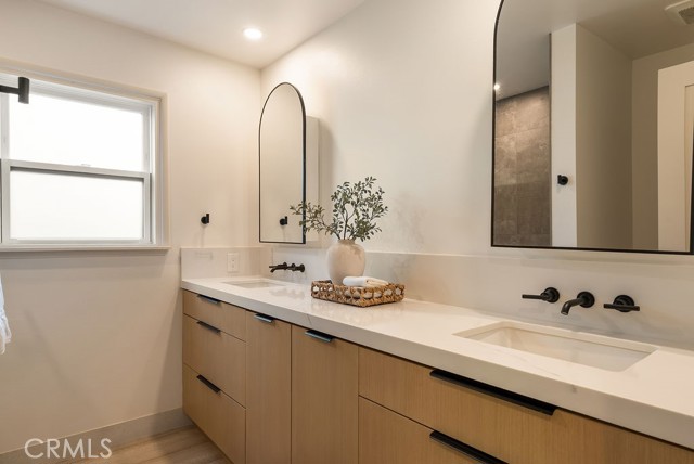 Detail Gallery Image 26 of 74 For 12822 Fairhaven, Santa Ana,  CA 92705 - 6 Beds | 4/1 Baths