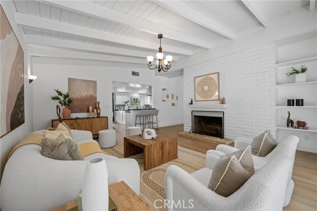 Detail Gallery Image 14 of 35 For 23000 Brenford Street, Woodland Hills,  CA 91364 - 4 Beds | 4 Baths