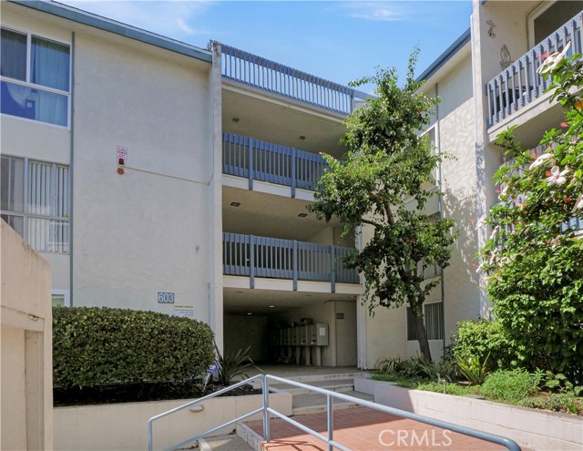 Entrance to elevator Entrance to elevator