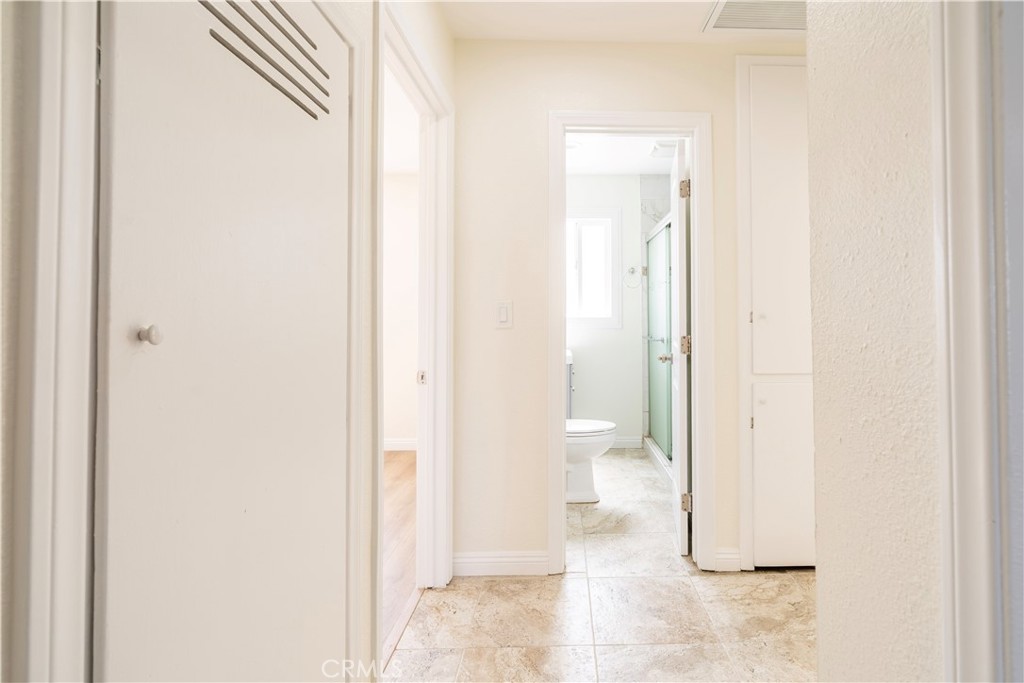 https://media.crmls.org/medias/8b6c9d29-dbe5-4fec-8975-9ec44950ec90.jpg?preset=X-Large