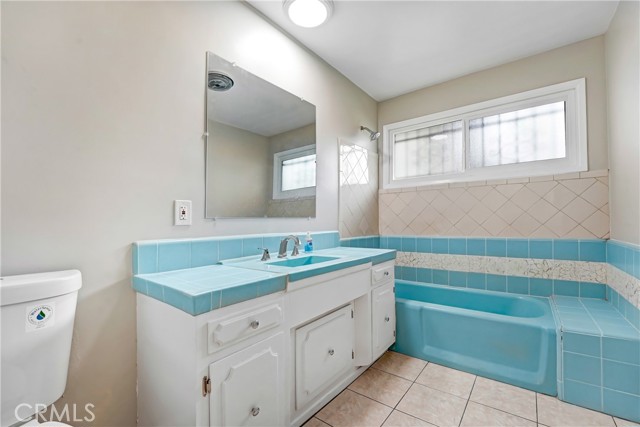 142 S Ardmore Avenue, Los Angeles CA: https://media.crmls.org/medias/8b6d7334-2a79-4274-9126-71c196a6bd52.jpg