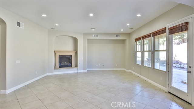 Family Room w/fireplace