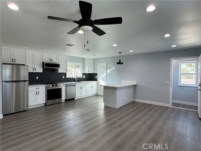 Detail Gallery Image 3 of 7 For 1533 W Laster #B,  Anaheim,  CA 92802 - 2 Beds | 1 Baths