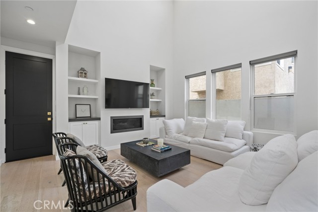 303 12th Street, Huntington Beach CA: https://media.crmls.org/medias/8b6e5ff6-fc05-4a0c-9e02-15818bbdbe2e.jpg