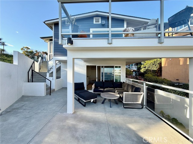 827 Cliff Drive, Laguna Beach CA: https://media.crmls.org/medias/8b6fafba-d1cd-415c-9ae9-4378efee59a8.jpg