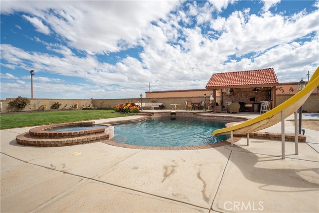 8212 E Avenue H, Lancaster CA: https://media.crmls.org/medias/8b6fcc09-ce98-4a57-bf50-e77a8a675c0e.jpg