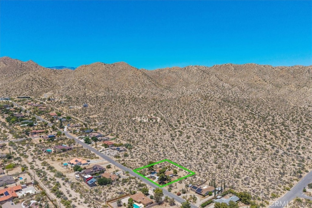 https://media.crmls.org/medias/8b6ffbd2-2aad-4291-934a-909e71d8388d.jpg?preset=X-Large