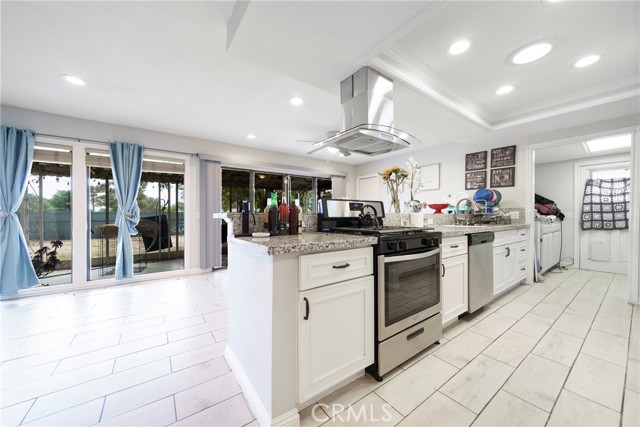 Detail Gallery Image 10 of 48 For 14215 Canterbury Dr, Victorville,  CA 92395 - 3 Beds | 2 Baths