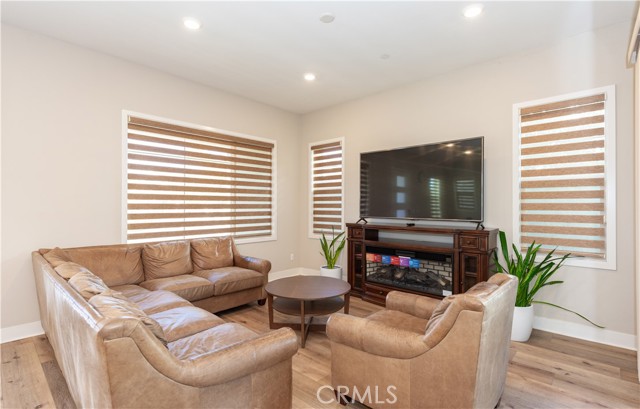 114 Character, Irvine CA: https://media.crmls.org/medias/8b70427b-4d04-4913-b4ce-203145225529.jpg