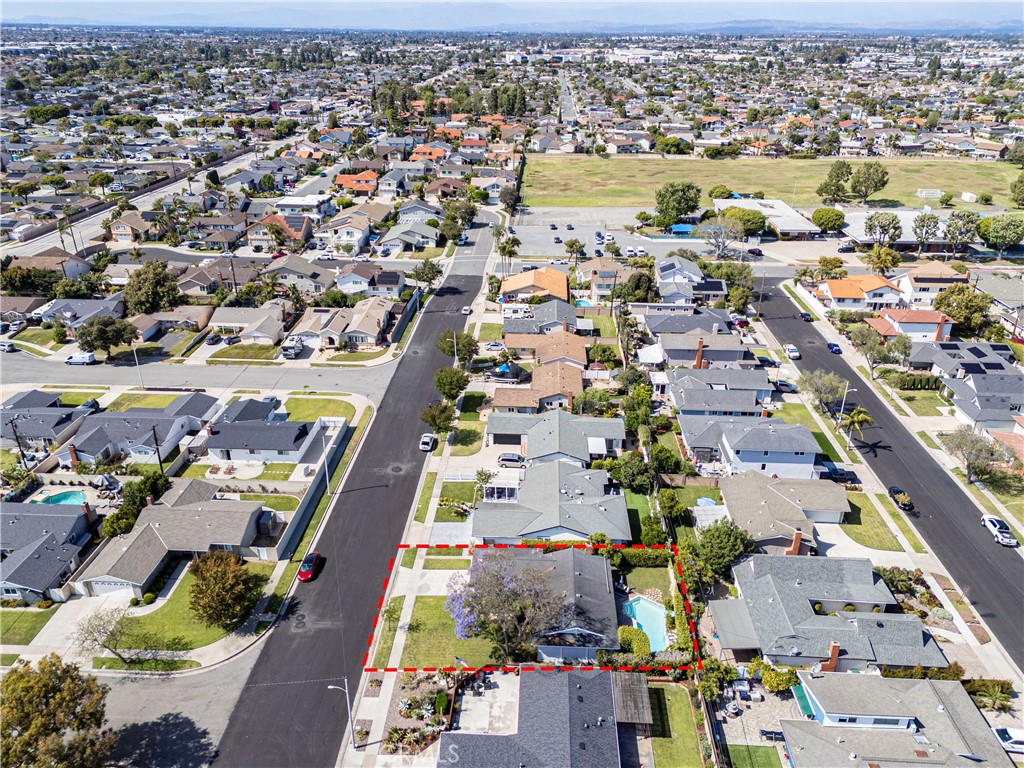 https://media.crmls.org/medias/8b70a91a-ffe4-4d6b-98f5-28c0794a8800.jpg?preset=X-Large