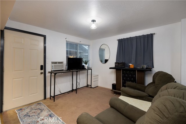 13041 San Joaquin Avenue, Clearlake CA: https://media.crmls.org/medias/8b711b24-5bba-4e01-bccb-0988b40dc07f.jpg