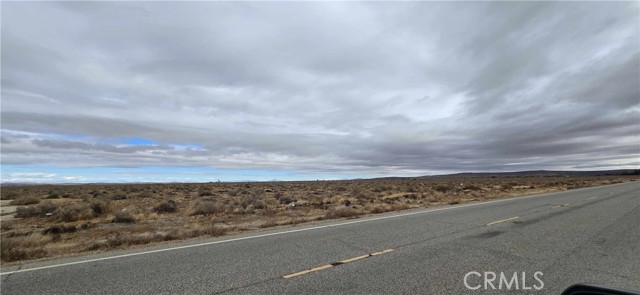 10900 Avenue H, Lancaster CA: https://media.crmls.org/medias/8b71d1c0-543e-4120-bec4-564643b7e55a.jpg