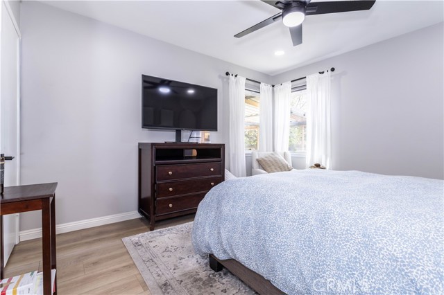 10145 Noble, Mission Hills (San Fernando) CA: https://media.crmls.org/medias/8b727ba4-13b9-4f8c-80ac-c17acea8be4f.jpg