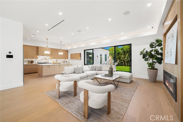 5945 Hesperia Avenue, Encino CA: https://media.crmls.org/medias/8b72bb0f-36d0-4e72-bfc3-8603ed0bc17a.jpg
