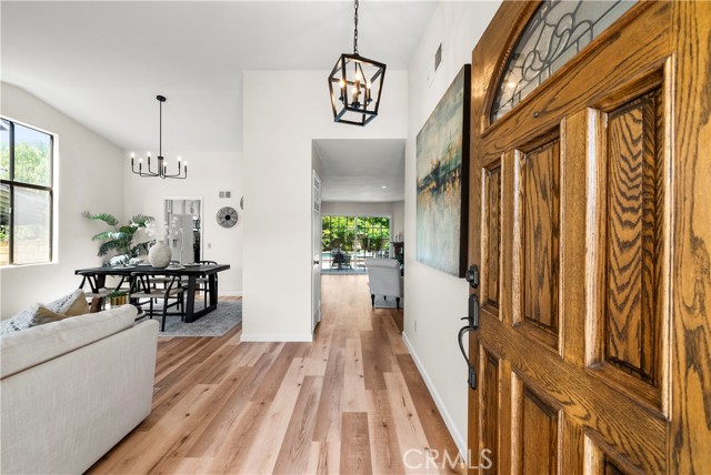 Detail Gallery Image 4 of 35 For 20557 Jay Carroll Drive, Saugus,  CA 91350 - 4 Beds | 2 Baths
