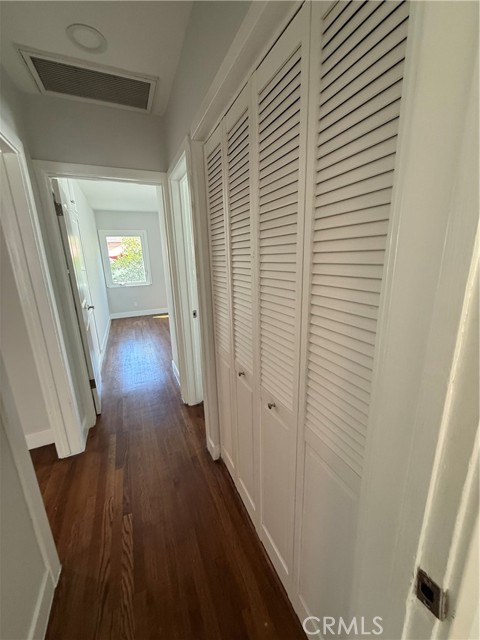Detail Gallery Image 20 of 22 For 5713 Woodman Ave, Valley Glen,  CA 91401 - 2 Beds | 1 Baths