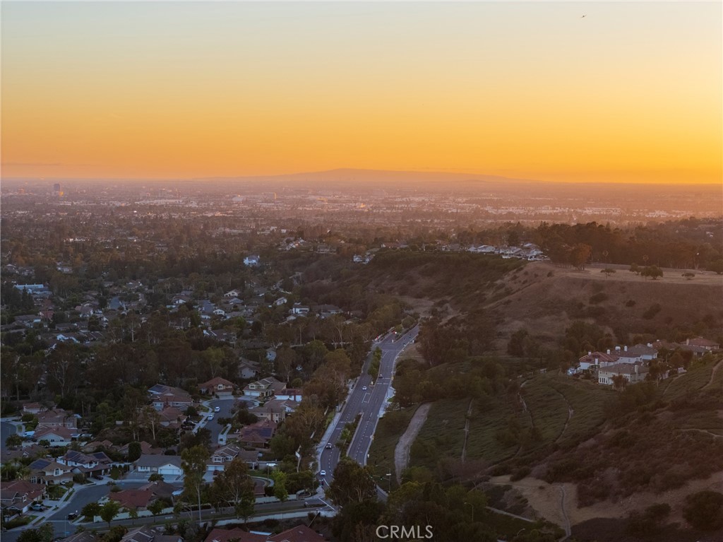 https://media.crmls.org/medias/8b73e77f-a4e5-41b7-8882-108437dd3e30.jpg?preset=X-Large