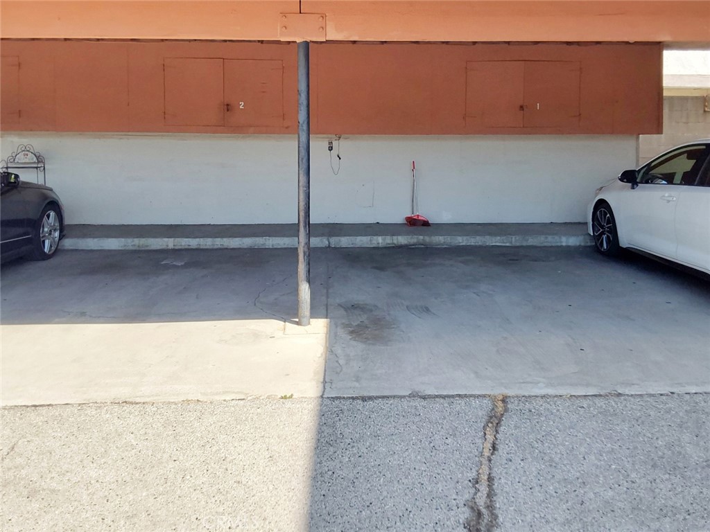 https://media.crmls.org/medias/8b746e72-ab4a-410c-b0e8-e4d917fc7028.jpg?preset=X-Large