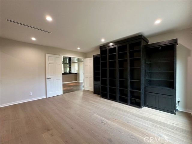 1716 Via La Paz, Burbank CA: https://media.crmls.org/medias/8b74ea39-128c-49ec-af56-0adc6739c49f.jpg