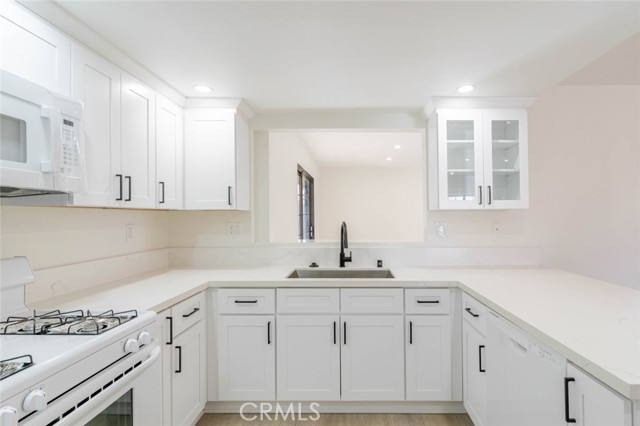 Detail Gallery Image 10 of 28 For 514 E Avenue J9, Lancaster,  CA 93535 - 4 Beds | 2 Baths