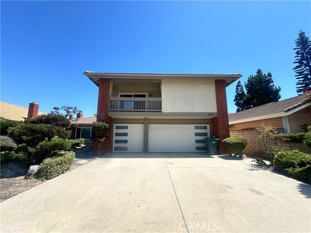 Detail Gallery Image 3 of 43 For 18934 Mount Cimarron St, Huntington Beach,  CA 92708 - 5 Beds | 3 Baths