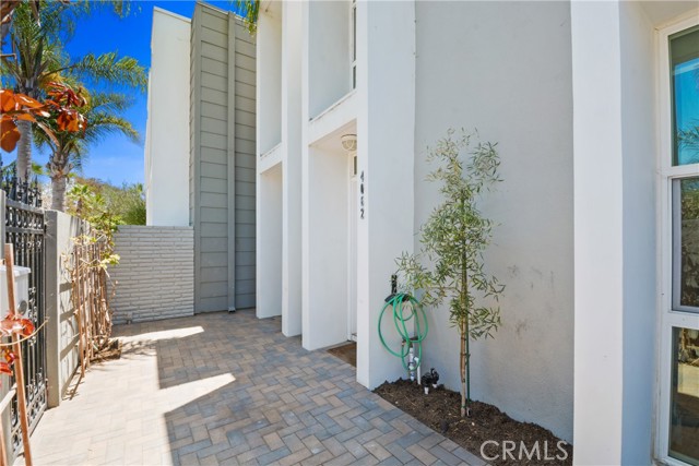 4062 Aladdin Drive, Huntington Beach CA: https://media.crmls.org/medias/8b75a107-d4f9-40b3-a350-d7e3991d09ae.jpg