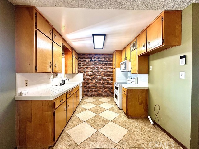 Detail Gallery Image 13 of 51 For 7575 Palomar Ave, Yucca Valley,  CA 92284 - 3 Beds | 2 Baths