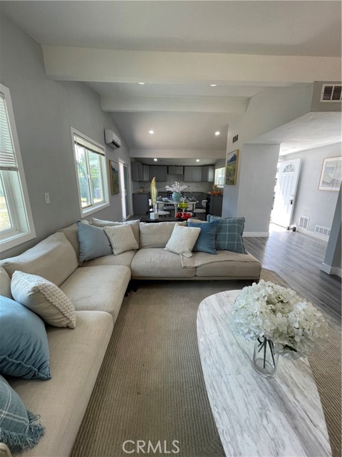 2148 W Niobe Avenue, Anaheim CA: https://media.crmls.org/medias/8b76fab8-9a65-4230-b495-bbbd7cb2d903.jpg