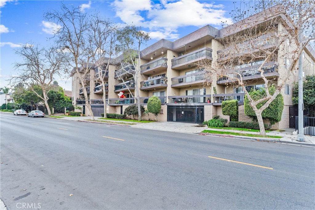 1061 Park Avenue #305