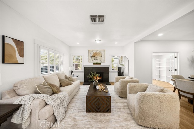 Detail Gallery Image 4 of 35 For 332 Chester Pl, Pomona,  CA 91768 - 4 Beds | 2 Baths