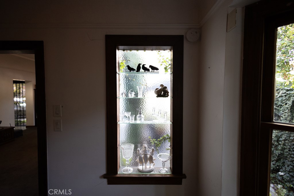 https://media.crmls.org/medias/8b78b053-dcb5-4f68-bf65-227067f66f98.jpg?preset=X-Large