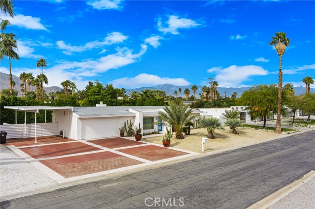 Detail Gallery Image 3 of 51 For 2303 N Magnolia, Palm Springs,  CA 92262 - 4 Beds | 2 Baths