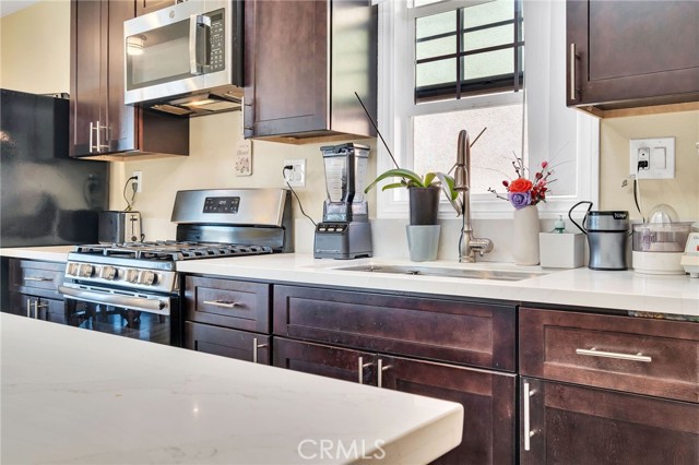 Detail Gallery Image 13 of 73 For 1972 Olive, Long Beach,  CA 90806 - 6 Beds | 4 Baths