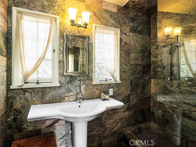 1624 Arboles Drive, Glendale CA: https://media.crmls.org/medias/8b793955-19aa-496f-b77e-b3719231d934.jpg